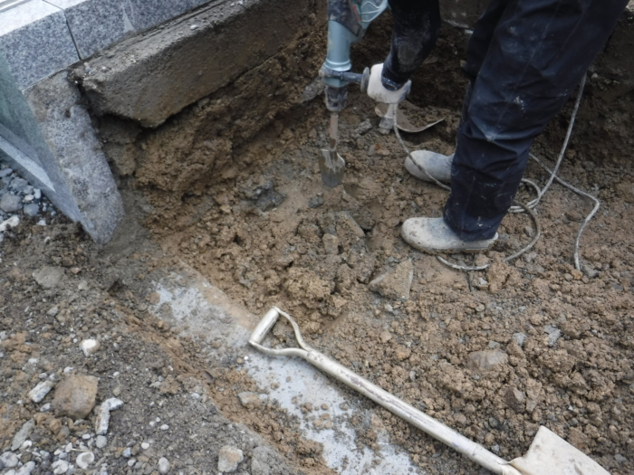 お墓の基礎工事