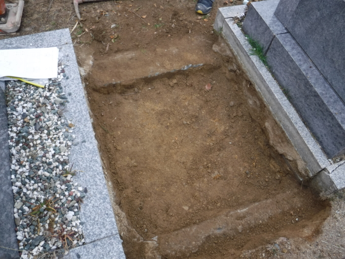 墓地写真・基礎工事