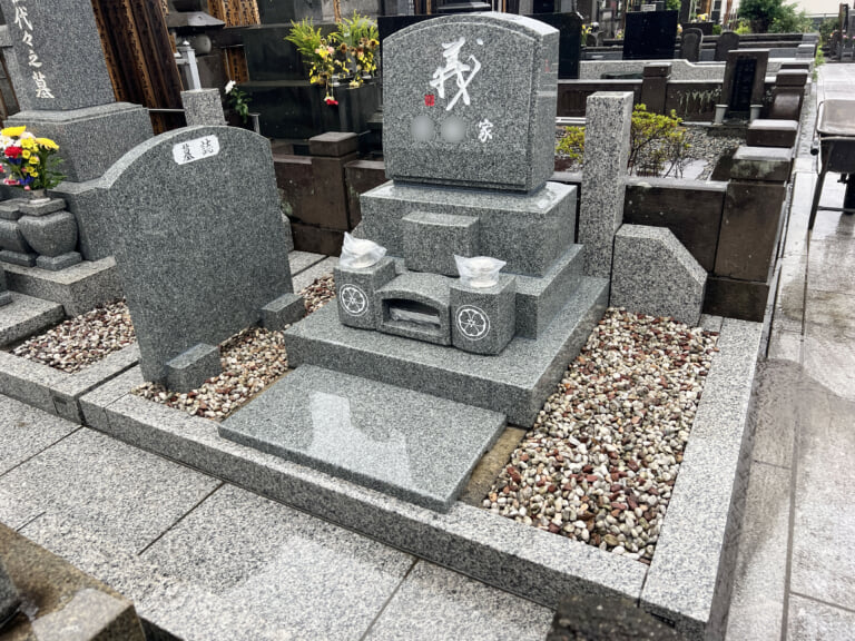 東京都新宿区｜アーバングレーの石塔据え付け工事